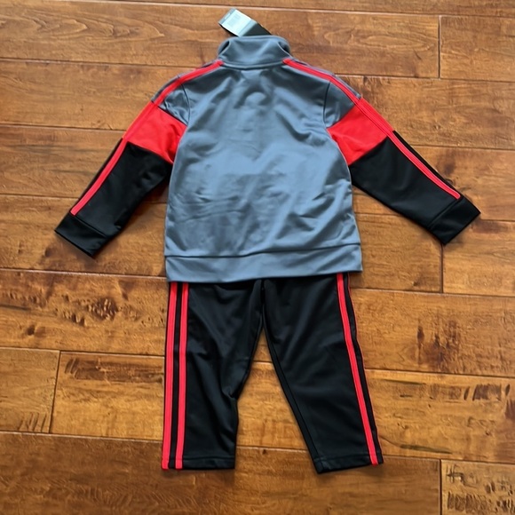 NWT adidas Kids 2 piece Active Set Red And Black           Size size 2T - Picture 6 of 10